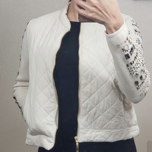 Embedded sleeve jacket